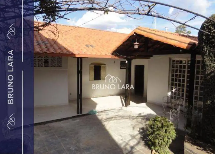 Foto 1 de Casa com 5 quartos para alugar, 120m2 em Centro, Igarape - MG