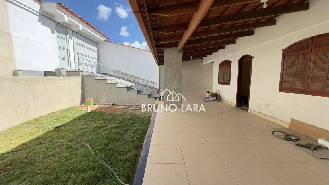 Foto 2 de Casa com 3 quartos à venda, 360m2 em Igarape - MG