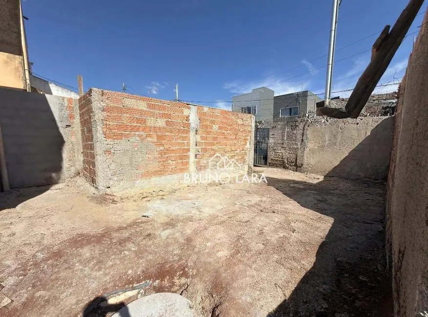 Foto 4 de Casa com 2 quartos à venda, 130m2 em Igarape - MG