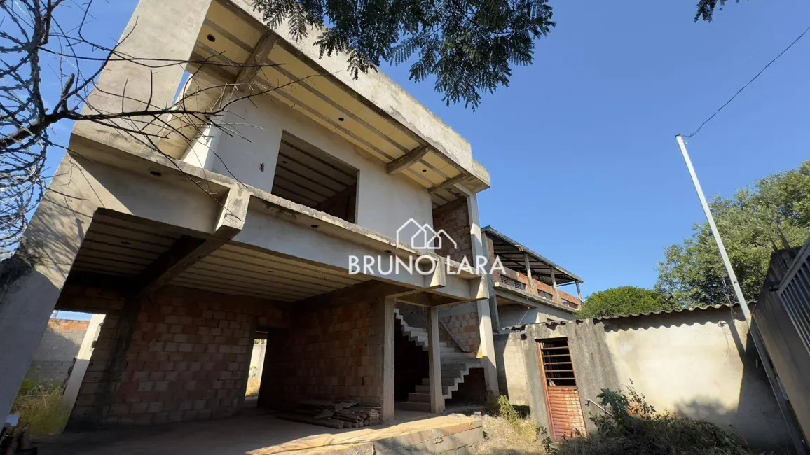 Foto 2 de Casa com 3 quartos à venda, 360m2 em Igarape - MG