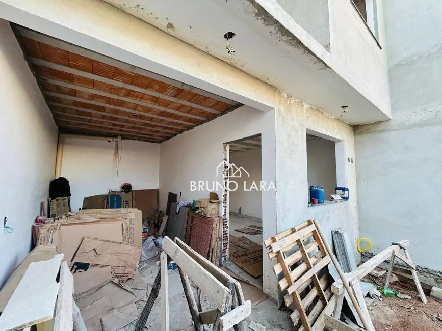 Foto 2 de Casa com 2 quartos à venda, 100m2 em Petrópolis, Betim - MG