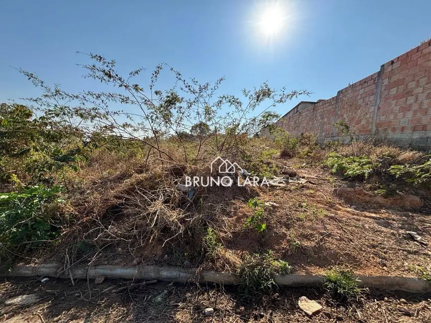 Foto 2 de Terreno / Lote à venda, 360m2 em Igarape - MG