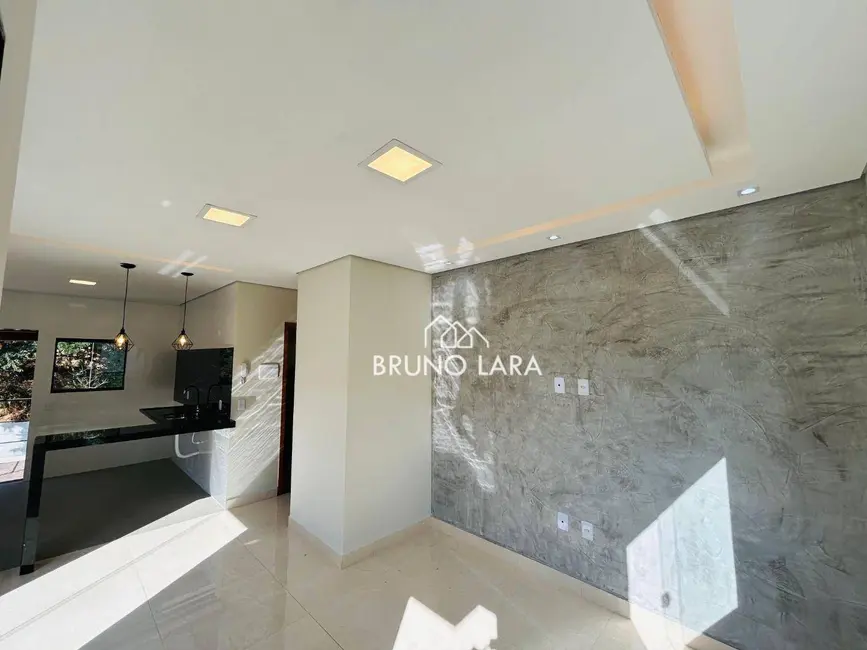 Foto 2 de Casa com 2 quartos à venda, 180m2 em Sao Joaquim De Bicas - MG