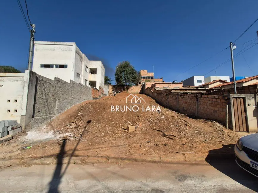 Foto 1 de Terreno / Lote à venda, 360m2 em Igarape - MG