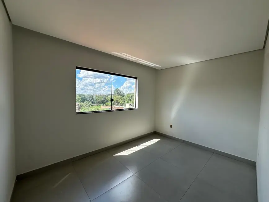 Foto 6 de Casa com 2 quartos à venda, 180m2 em Sao Joaquim De Bicas - MG