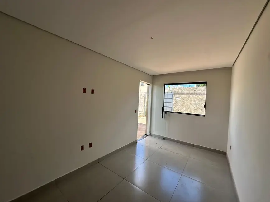 Foto 3 de Casa com 2 quartos à venda, 180m2 em Sao Joaquim De Bicas - MG