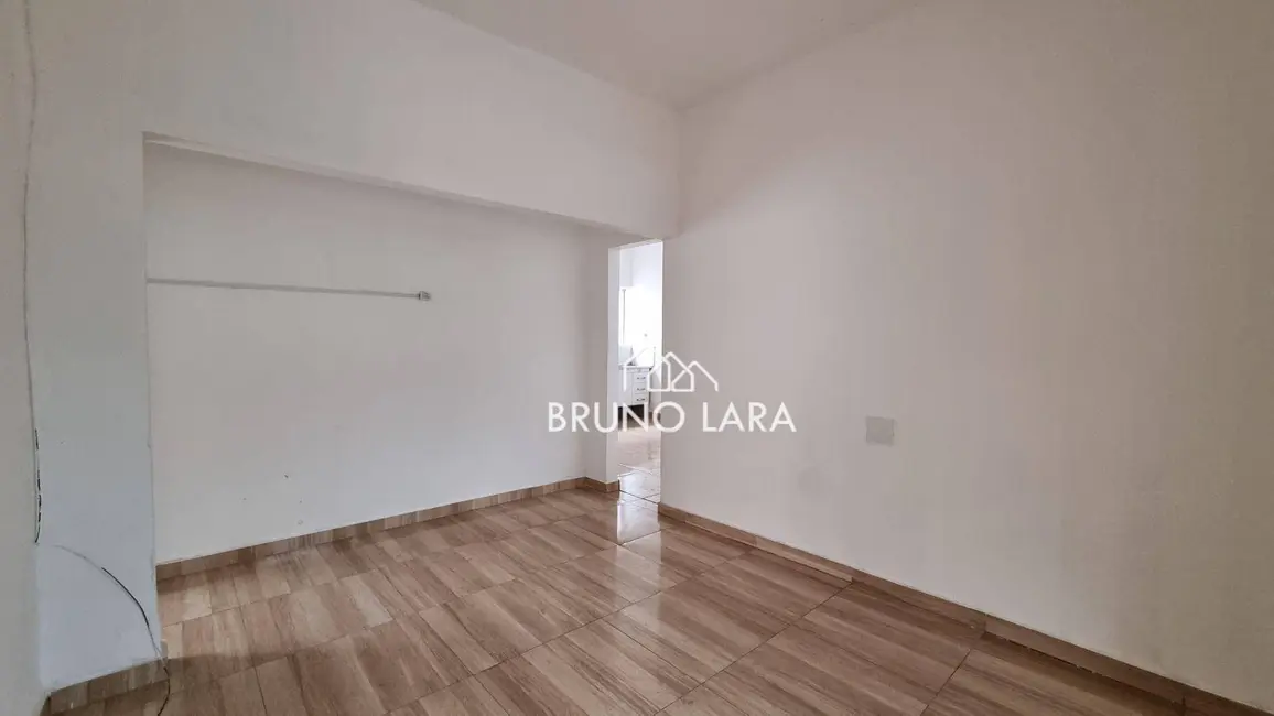 Casa com 5 quartos para alugar, 360m2 em Centro, Igarape - MG - imagem 2 Foto 2 de Casa com 5 quartos para alugar, 360m2 em Centro, Igarape - MG