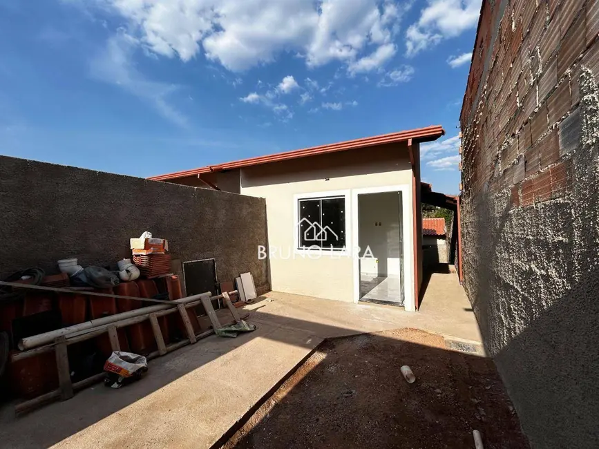 Foto 2 de Casa com 2 quartos à venda, 100m2 em Sao Joaquim De Bicas - MG