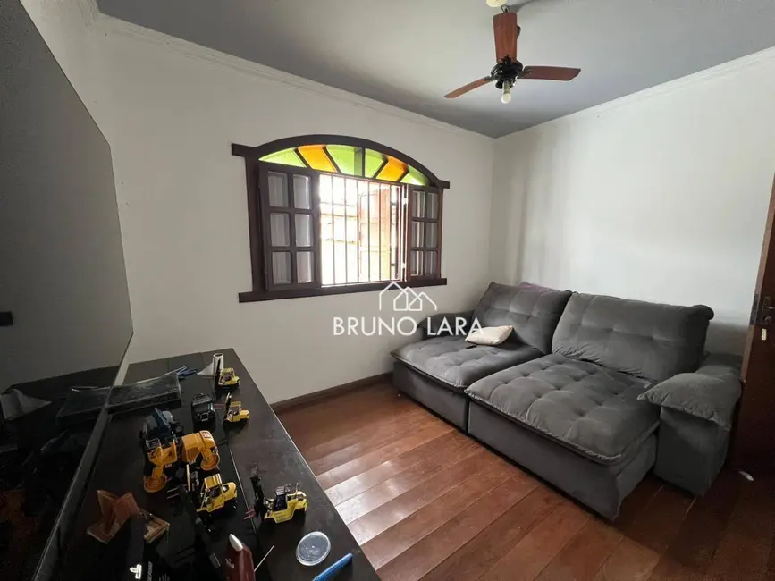 Foto 3 de Casa com 4 quartos para alugar, 720m2 em São Jorge, Betim - MG