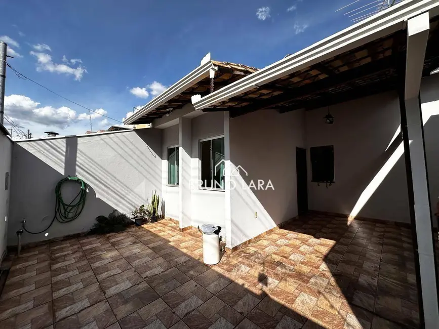 Foto 1 de Casa com 2 quartos à venda, 180m2 em Senhora das Graças, Betim - MG