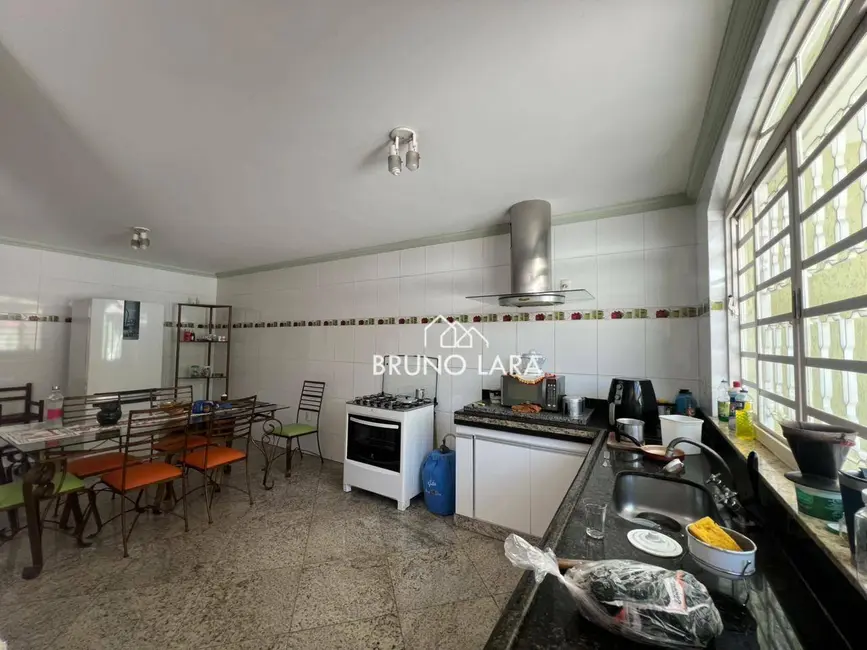 Casa com 3 quartos para alugar, 360m2 em Bandeirinhas, Betim - MG - imagem 7 Foto 7 de Casa com 3 quartos para alugar, 360m2 em Bandeirinhas, Betim - MG