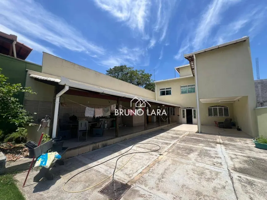 Foto 2 de Casa com 3 quartos para alugar, 360m2 em Bandeirinhas, Betim - MG