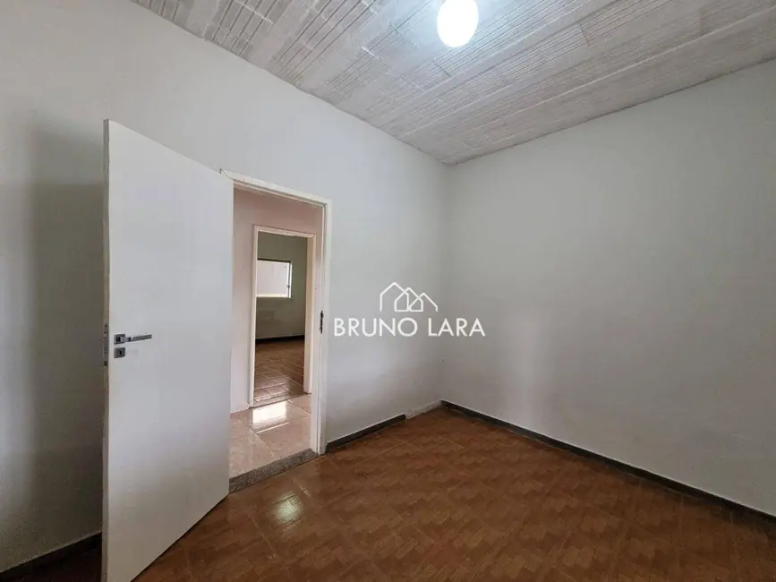 Casa com 3 quartos para alugar, 180m2 em Centro, Igarape - MG - imagem 8 Foto 8 de Casa com 3 quartos para alugar, 180m2 em Centro, Igarape - MG