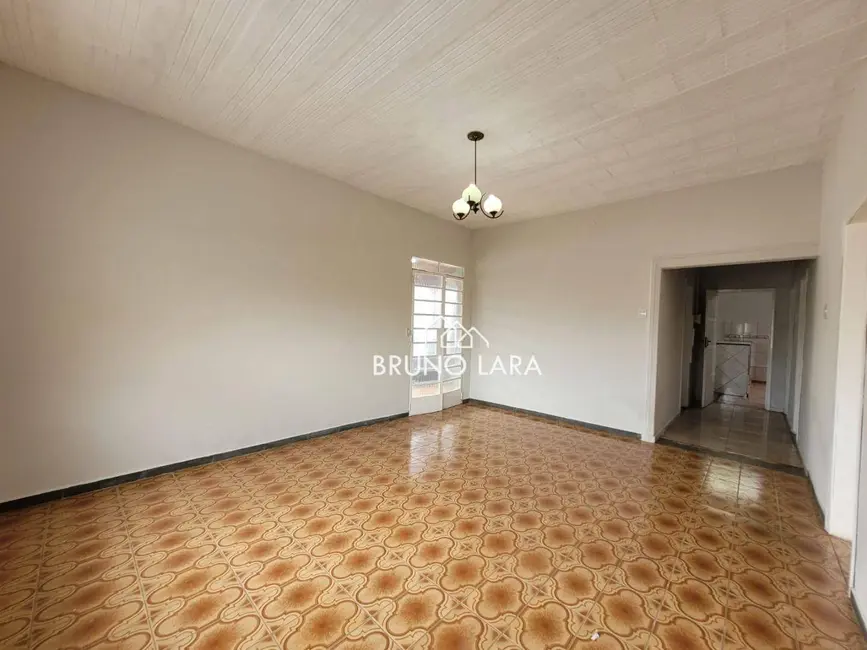 Casa com 3 quartos para alugar, 180m2 em Centro, Igarape - MG - imagem 4 Foto 4 de Casa com 3 quartos para alugar, 180m2 em Centro, Igarape - MG