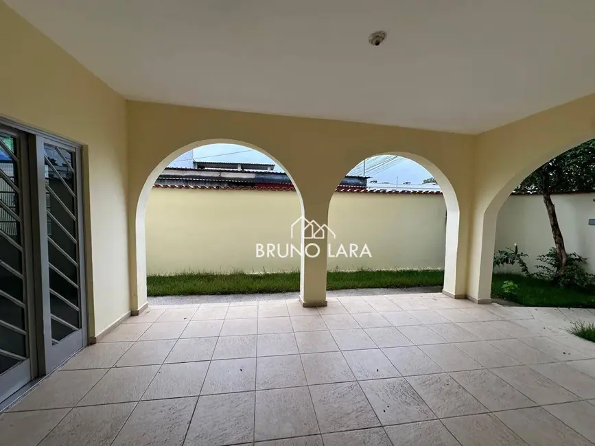 Casa com 3 quartos à venda, 220m2 em Jardim Petrópolis, Betim - MG - imagem 3 Foto 3 de Casa com 3 quartos à venda, 220m2 em Jardim Petrópolis, Betim - MG