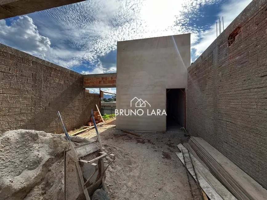 Foto 1 de Casa com 2 quartos à venda, 180m2 em Igarape - MG