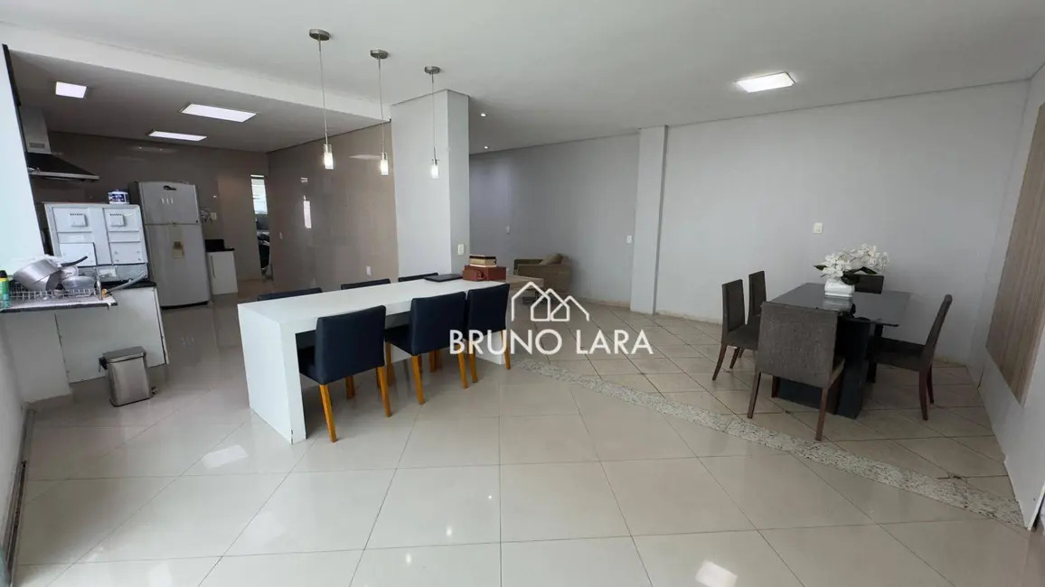 Foto 1 de Casa com 4 quartos à venda, 360m2 em Filadélfia, Betim - MG