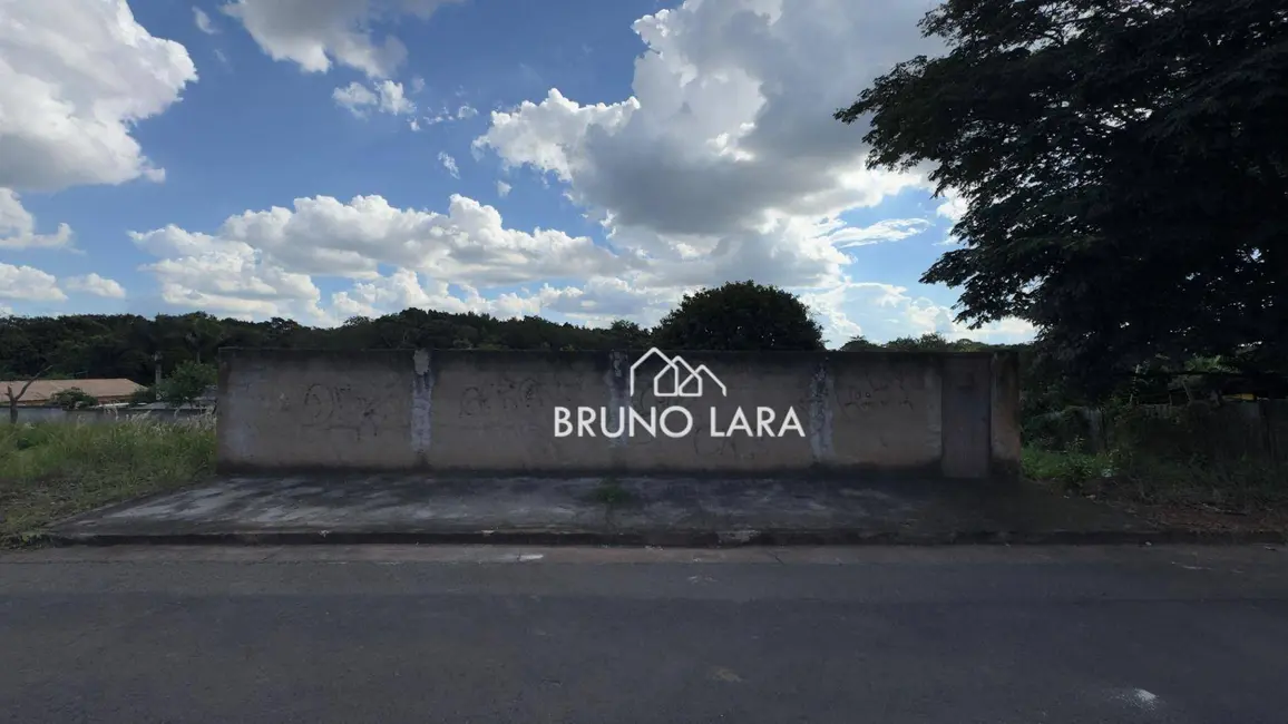 Foto 2 de Terreno / Lote à venda, 360m2 em Igarape - MG