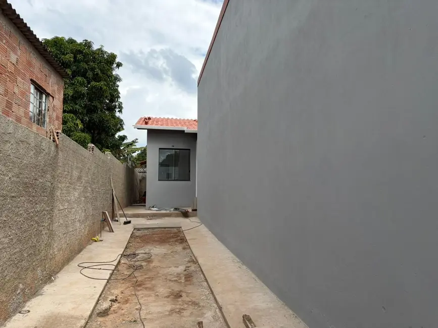 Foto 2 de Casa com 2 quartos à venda, 120m2 em Sao Joaquim De Bicas - MG