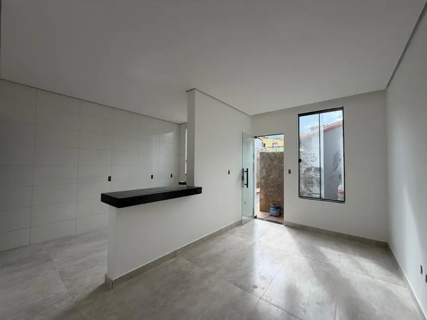 Foto 3 de Casa com 2 quartos à venda, 120m2 em Sao Joaquim De Bicas - MG