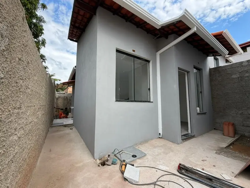Foto 1 de Casa com 2 quartos à venda, 120m2 em Sao Joaquim De Bicas - MG