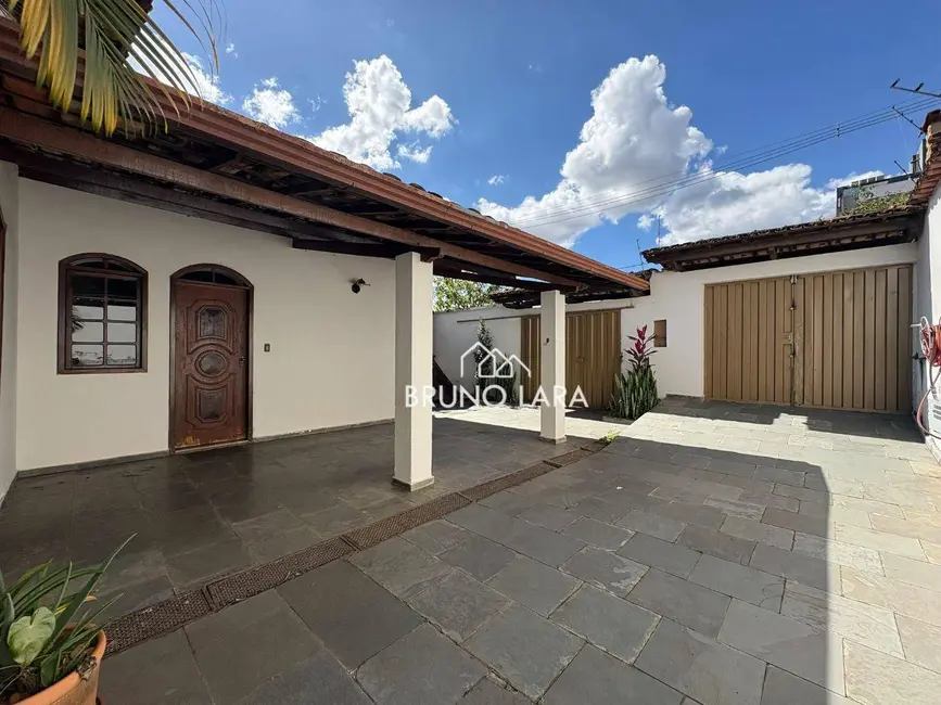 Foto 2 de Casa com 4 quartos à venda, 300m2 em Filadélfia, Betim - MG