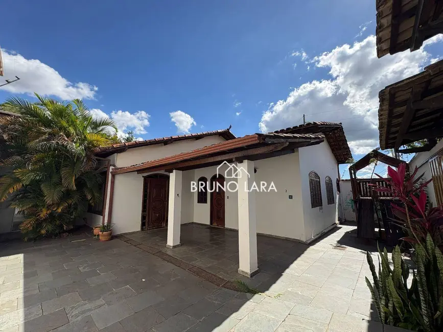 Foto 1 de Casa com 4 quartos à venda, 300m2 em Filadélfia, Betim - MG