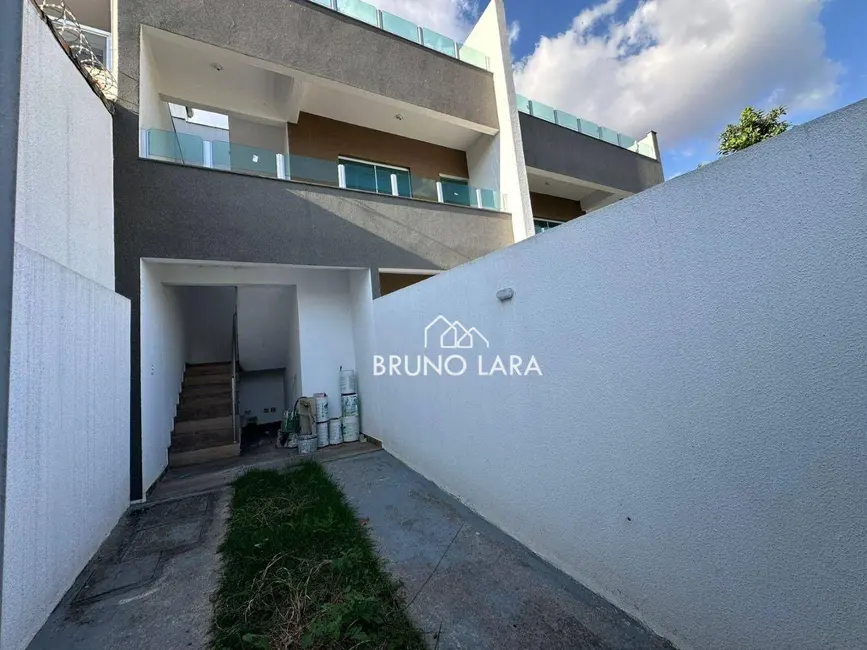 Foto 1 de Casa com 2 quartos à venda, 120m2 em Senhora das Graças, Betim - MG