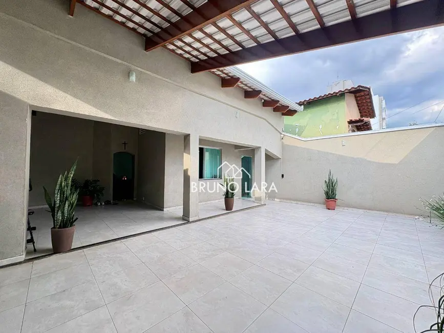 Foto 2 de Casa com 4 quartos à venda, 360m2 em Espírito Santo, Betim - MG