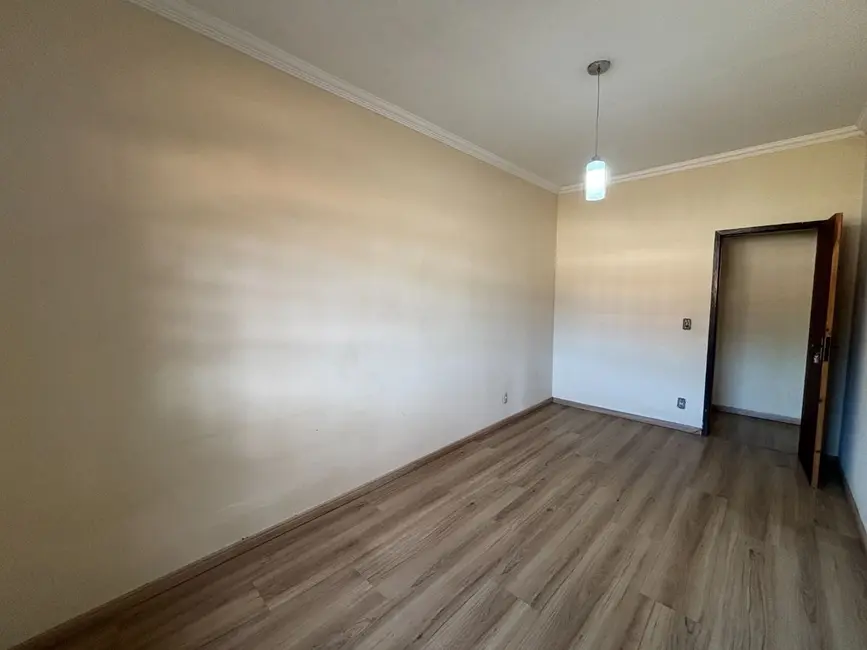 Foto 7 de Casa com 3 quartos à venda, 360m2 em Sao Joaquim De Bicas - MG