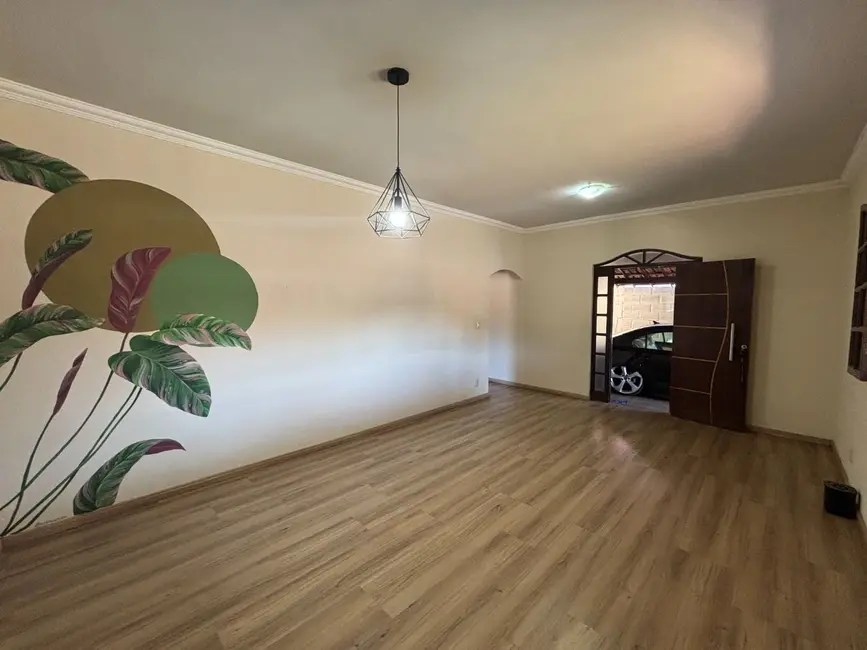Foto 6 de Casa com 3 quartos à venda, 360m2 em Sao Joaquim De Bicas - MG