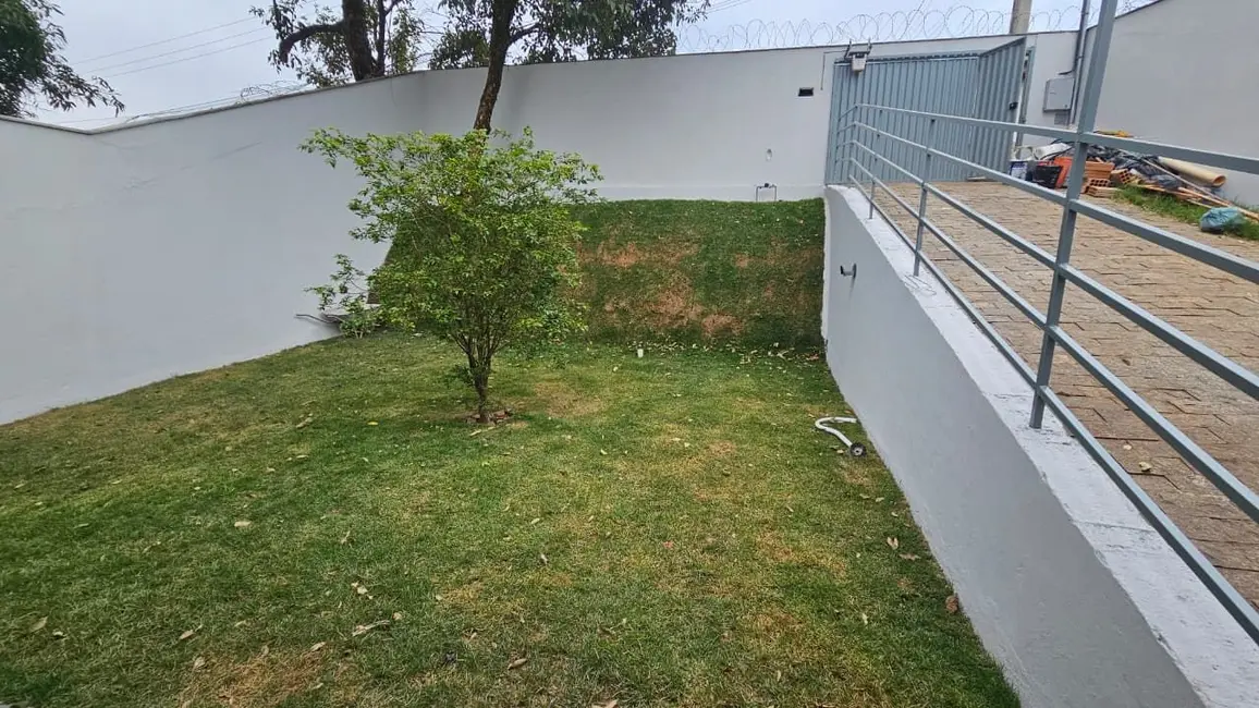 Foto 3 de Casa com 3 quartos à venda, 360m2 em Sao Joaquim De Bicas - MG