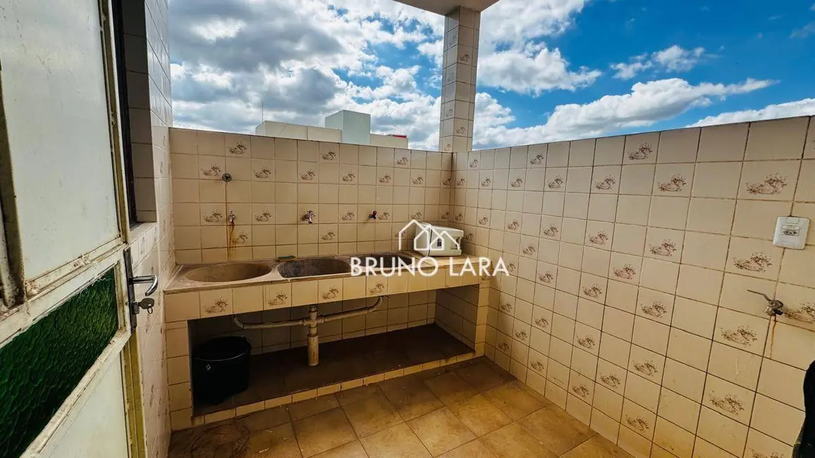 Casa com 5 quartos para alugar, 322m2 em Centro, Igarape - MG - imagem 9 Foto 9 de Casa com 5 quartos para alugar, 322m2 em Centro, Igarape - MG