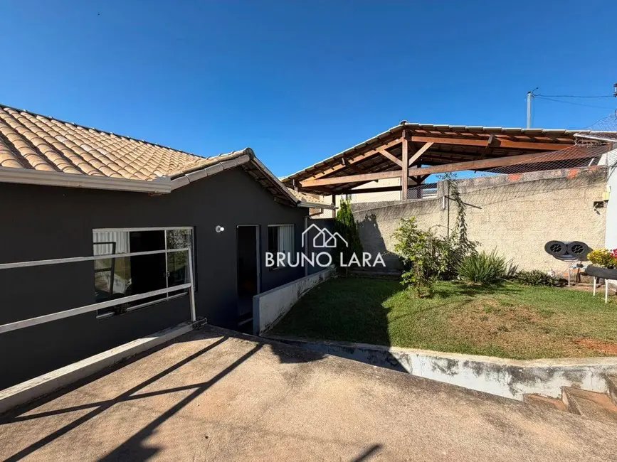 Foto 2 de Casa com 2 quartos à venda, 180m2 em Sao Joaquim De Bicas - MG