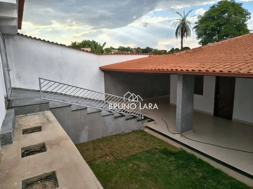 Foto 1 de Casa com 3 quartos para alugar, 360m2 em Igarape - MG