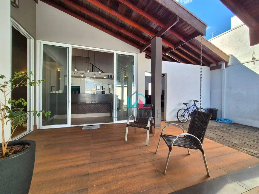 Foto 4 de Casa com 3 quartos à venda, 350m2 em Residencial Cambuy, Araraquara - SP