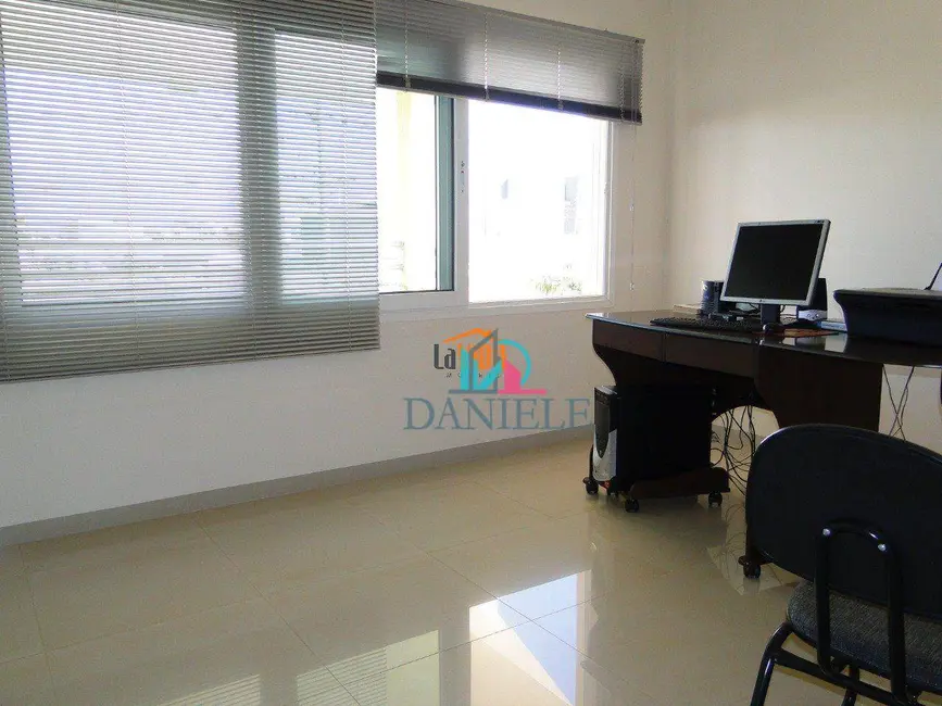 Casa de Condomínio com 3 quartos à venda, 990m2 em Parque Residencial Damha, Araraquara - SP - imagem 6 Foto 6 de Casa de Condomínio com 3 quartos à venda, 990m2 em Parque Residencial Damha, Araraquara - SP