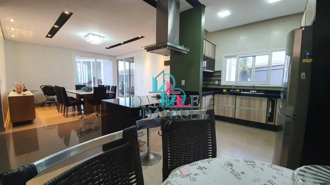 Casa de Condomínio com 3 quartos à venda, 825m2 em Parque Residencial Damha, Araraquara - SP - imagem 9 Foto 9 de Casa de Condomínio com 3 quartos à venda, 825m2 em Parque Residencial Damha, Araraquara - SP