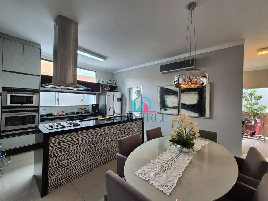 Foto 3 de Casa de Condomínio com 3 quartos à venda e para alugar, 405m2 em Parque Residencial Damha, Araraquara - SP