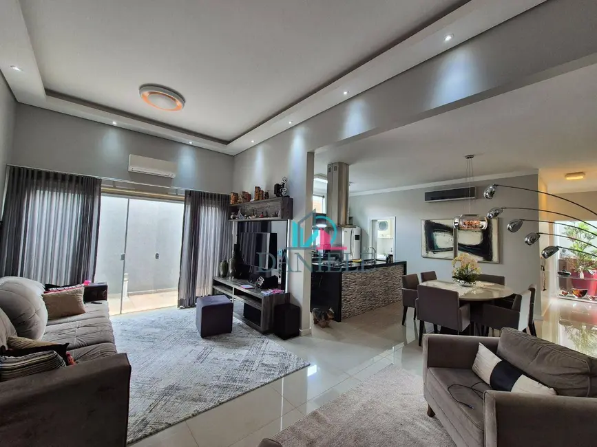 Foto 5 de Casa de Condomínio com 3 quartos à venda e para alugar, 405m2 em Parque Residencial Damha, Araraquara - SP