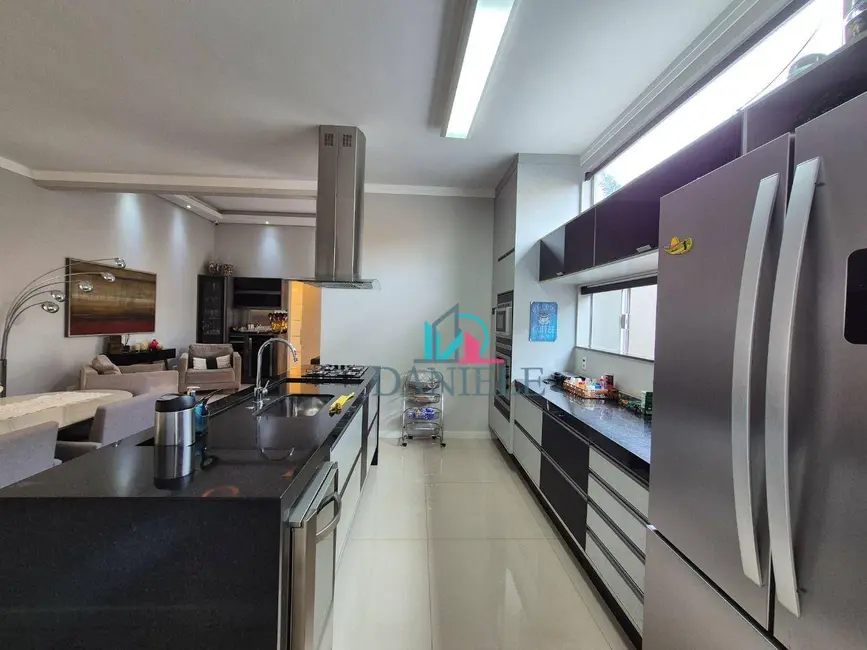 Foto 8 de Casa de Condomínio com 3 quartos à venda e para alugar, 405m2 em Parque Residencial Damha, Araraquara - SP