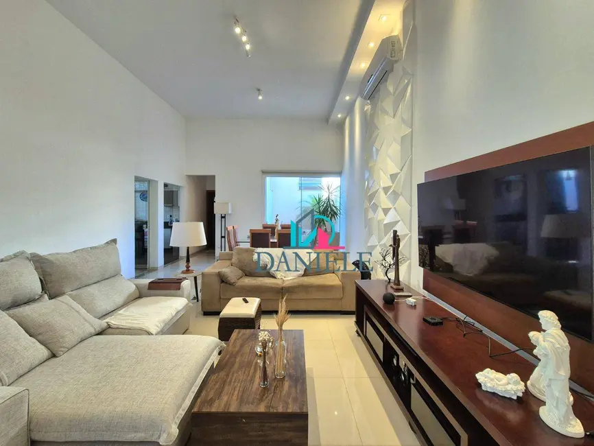 Casa de Condomínio com 3 quartos à venda, 283m2 em Parque Residencial Damha, Araraquara - SP - imagem 1 Foto 1 de Casa de Condomínio com 3 quartos à venda, 283m2 em Parque Residencial Damha, Araraquara - SP