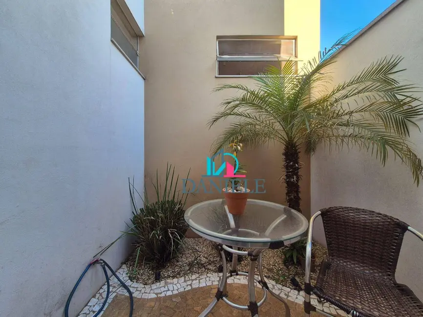 Casa de Condomínio com 3 quartos à venda, 283m2 em Parque Residencial Damha, Araraquara - SP - imagem 7 Foto 7 de Casa de Condomínio com 3 quartos à venda, 283m2 em Parque Residencial Damha, Araraquara - SP