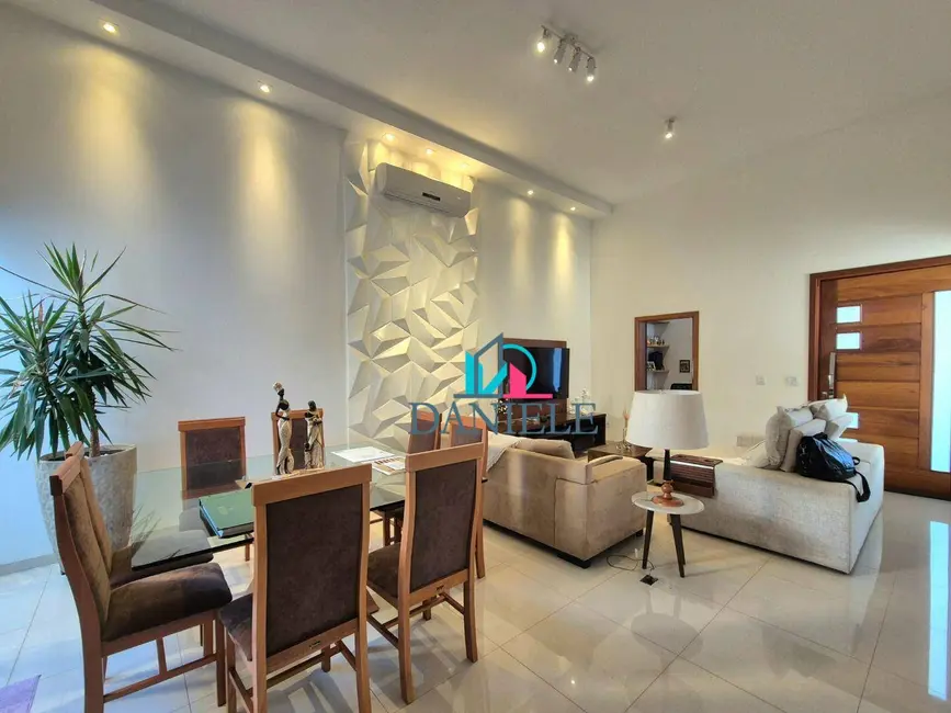 Casa de Condomínio com 3 quartos à venda, 283m2 em Parque Residencial Damha, Araraquara - SP - imagem 4 Foto 4 de Casa de Condomínio com 3 quartos à venda, 283m2 em Parque Residencial Damha, Araraquara - SP