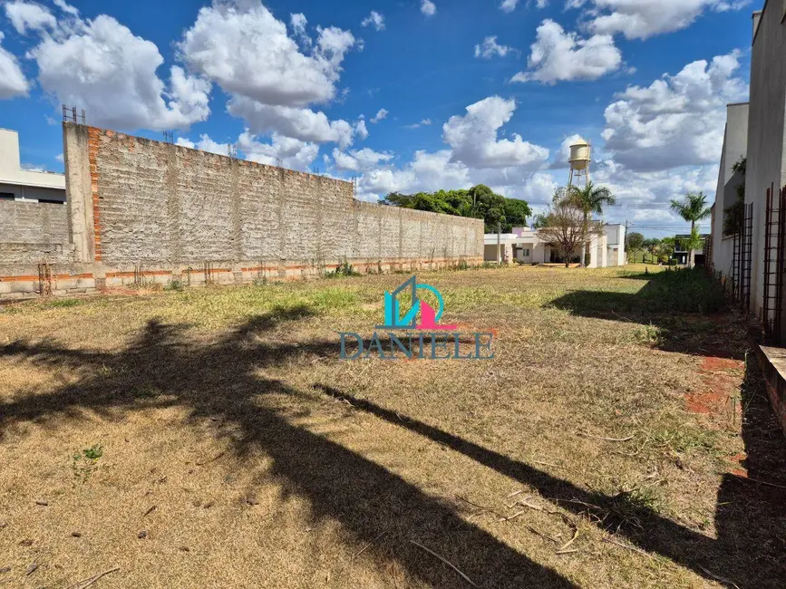 Terreno / Lote à venda, 360m2 em Vila Xavier (Vila Xavier), Araraquara - SP - imagem 3 Foto 3 de Terreno / Lote à venda, 360m2 em Vila Xavier (Vila Xavier), Araraquara - SP