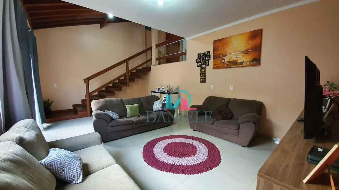 Casa com 3 quartos à venda, 351m2 em Jardim Santa Angelina, Araraquara - SP - imagem 1 Foto 1 de Casa com 3 quartos à venda, 351m2 em Jardim Santa Angelina, Araraquara - SP