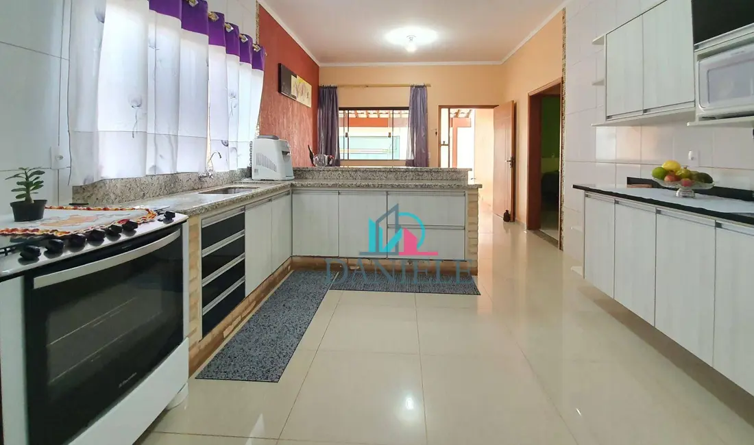 Casa com 3 quartos à venda, 351m2 em Jardim Santa Angelina, Araraquara - SP - imagem 4 Foto 4 de Casa com 3 quartos à venda, 351m2 em Jardim Santa Angelina, Araraquara - SP