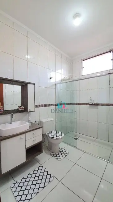 Casa com 3 quartos à venda, 351m2 em Jardim Santa Angelina, Araraquara - SP - imagem 5 Foto 5 de Casa com 3 quartos à venda, 351m2 em Jardim Santa Angelina, Araraquara - SP