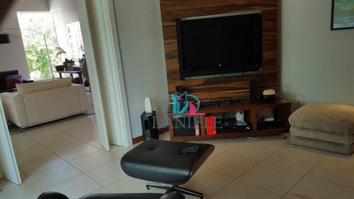 Casa de Condomínio com 4 quartos à venda, 1250m2 em Jardim Vale das Rosas, Araraquara - SP - imagem 8 Foto 8 de Casa de Condomínio com 4 quartos à venda, 1250m2 em Jardim Vale das Rosas, Araraquara - SP