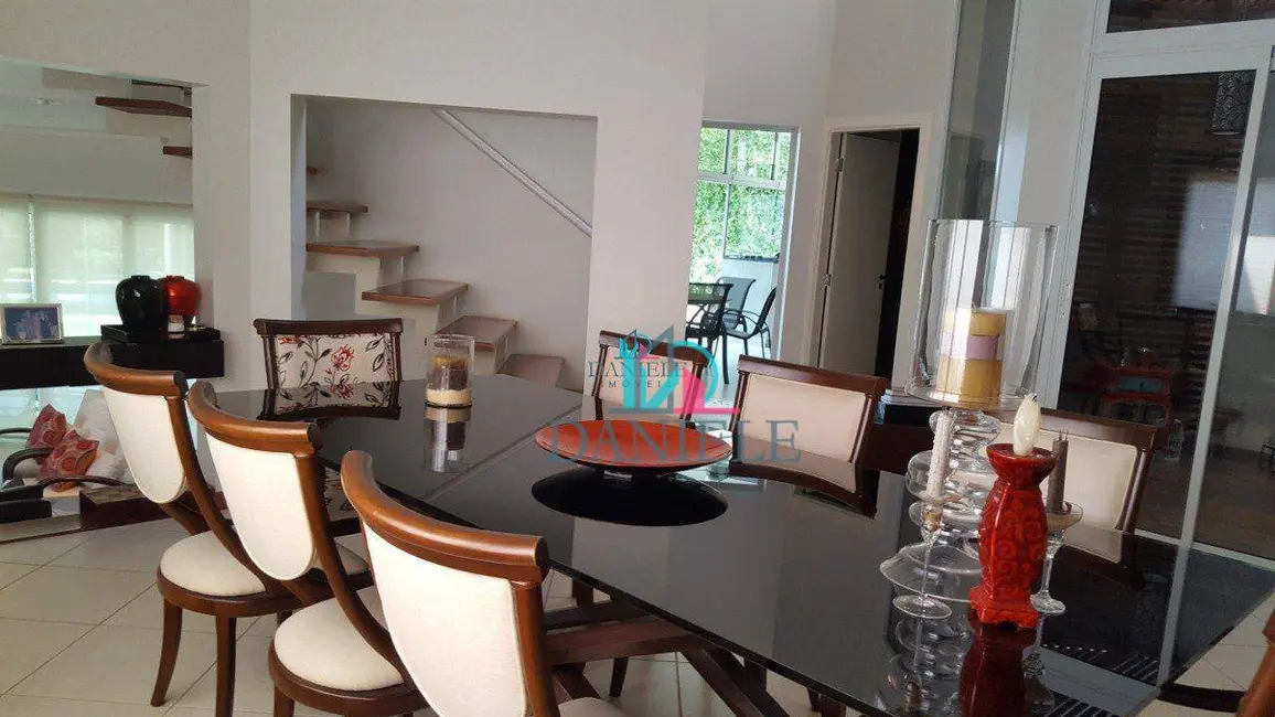 Casa de Condomínio com 4 quartos à venda, 1250m2 em Jardim Vale das Rosas, Araraquara - SP - imagem 5 Foto 5 de Casa de Condomínio com 4 quartos à venda, 1250m2 em Jardim Vale das Rosas, Araraquara - SP